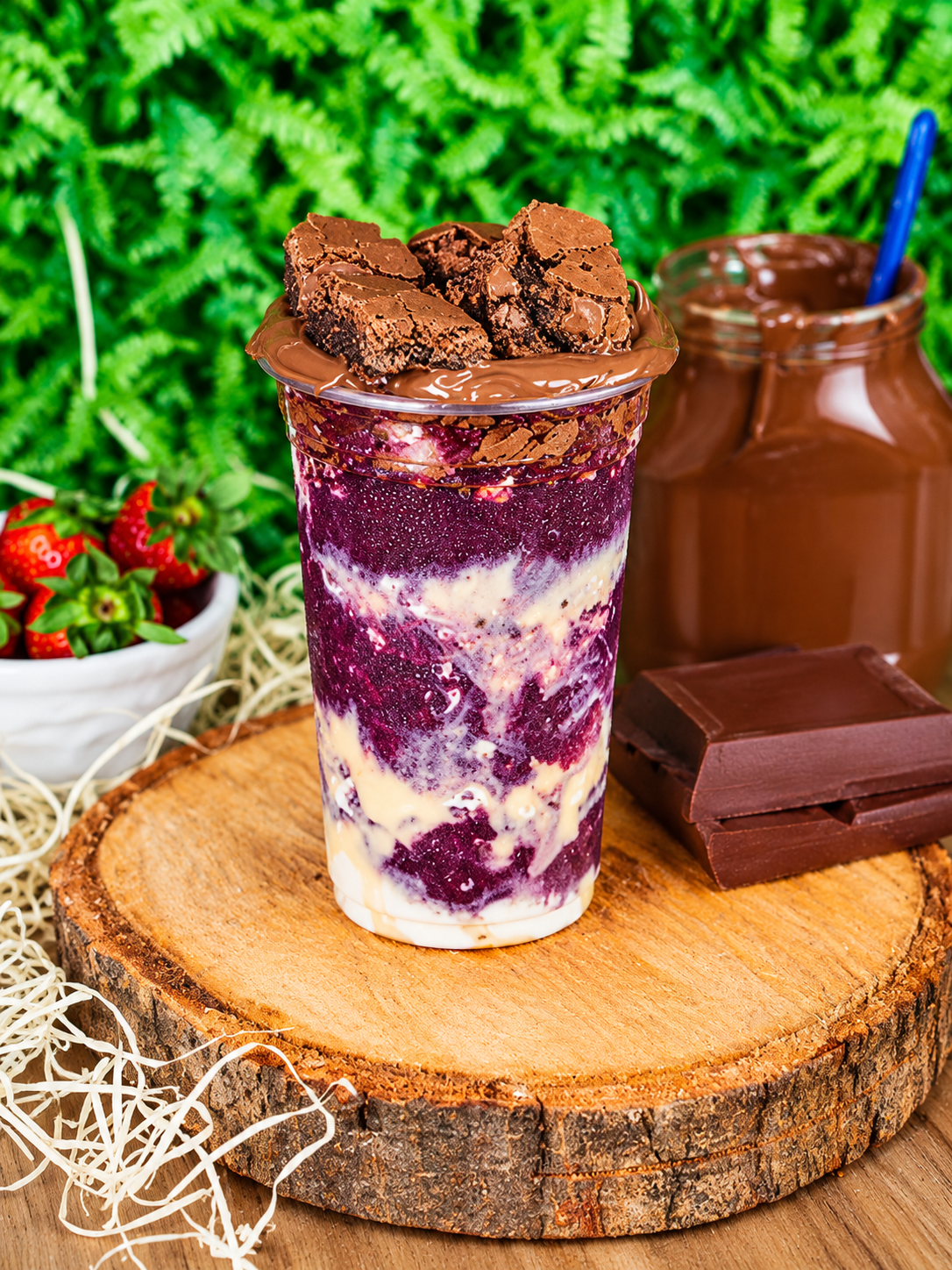 Açaí com brownie e chocolate